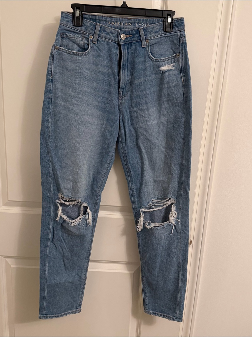 American Eagle Outfitters Light Blue Distressed mom Jeans size 4 tall
